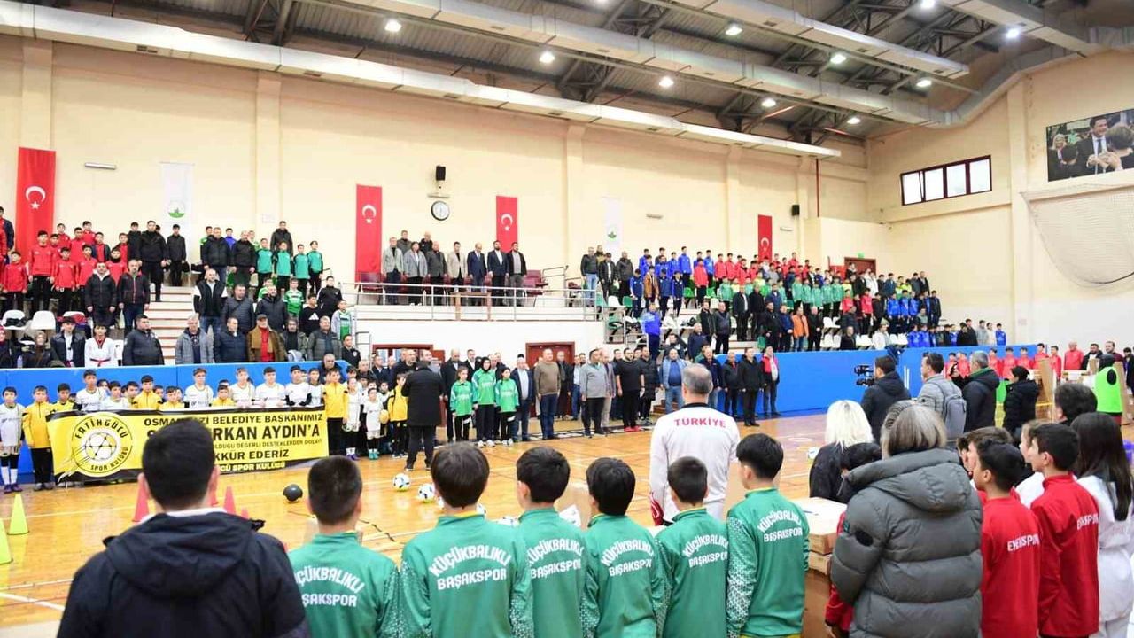 Osmangazi Belediyesi 72 amatör kulübe malzeme desteği sağladı