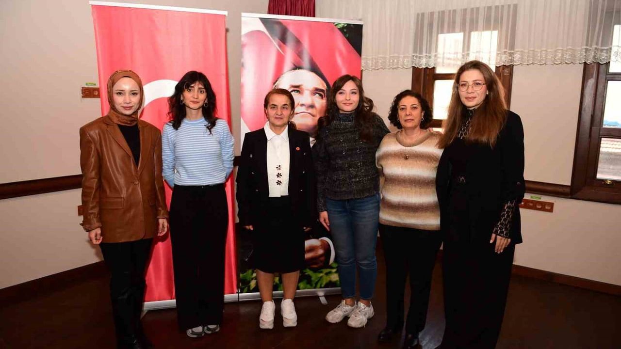 Osmangazi Belediyesi'nden kadın sağlığı paneli: Beden okuryazarlığı ve bilinçlendirme