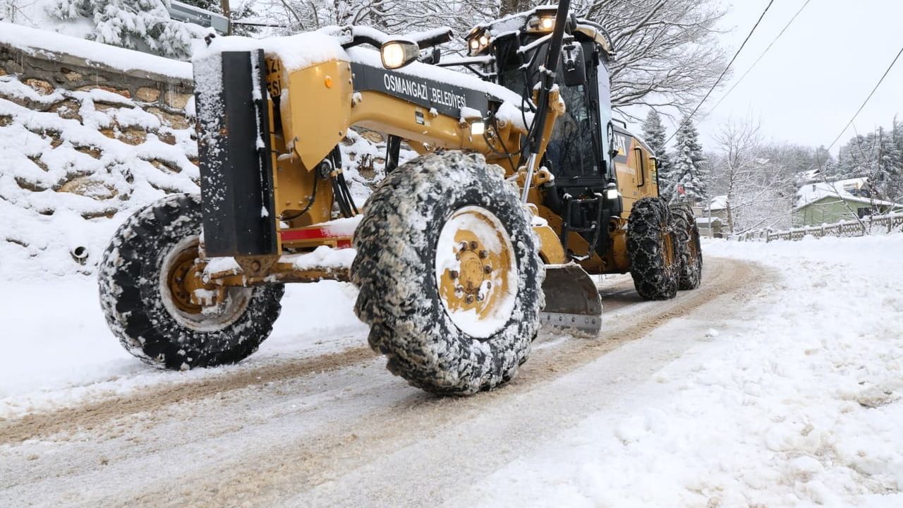 Osmangazi Belediyesi'nden karla mücadelede hızlı müdahale