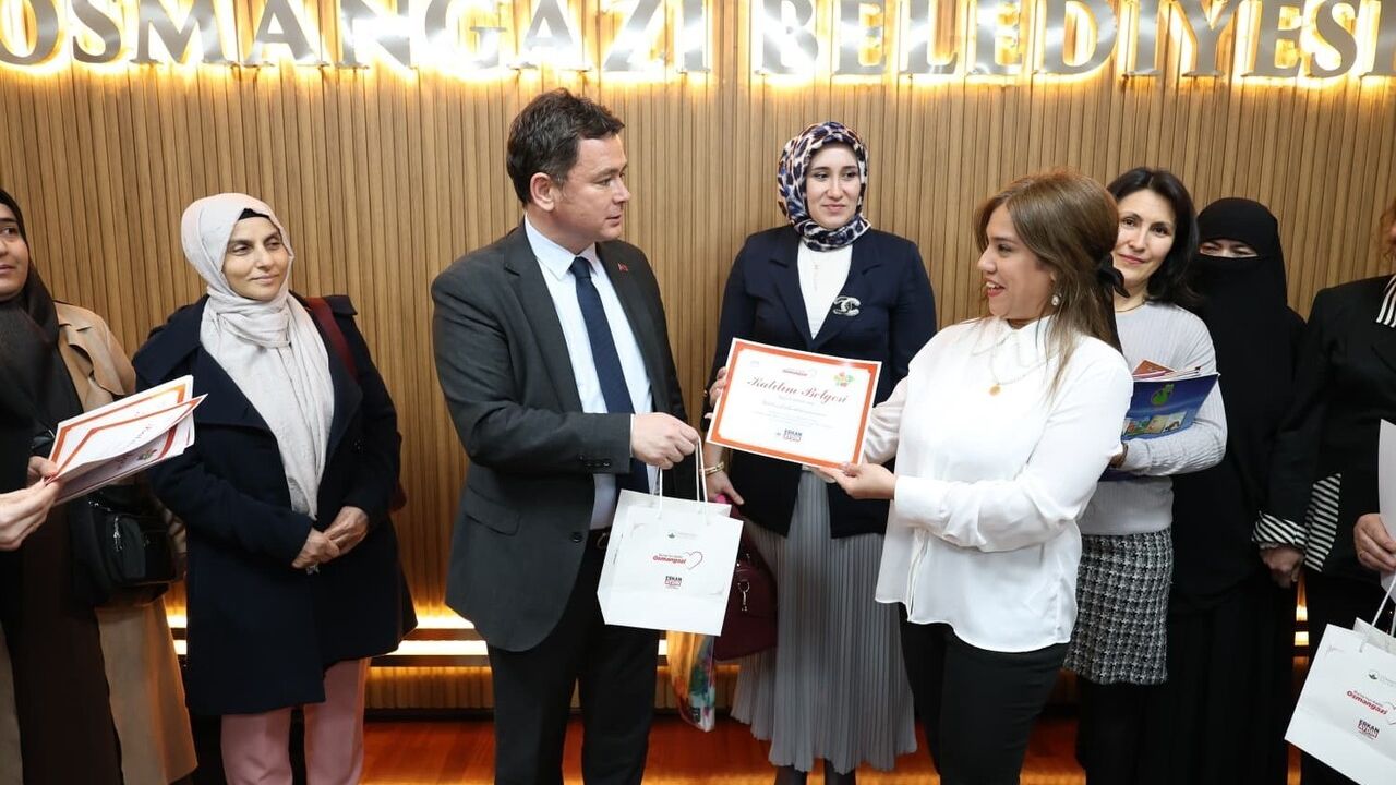 Osmangazi'de 26 Kadın Okuma Yazma Sertifikası Alarak Yeni Hedeflere Yelken Açtı