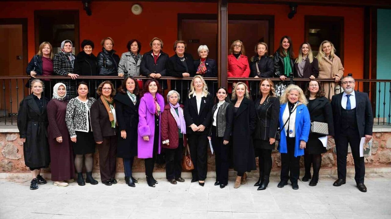 Osmangazi'de Cumhuriyetin Eğitimci İlk Kadın Milletvekilleri Anıldı