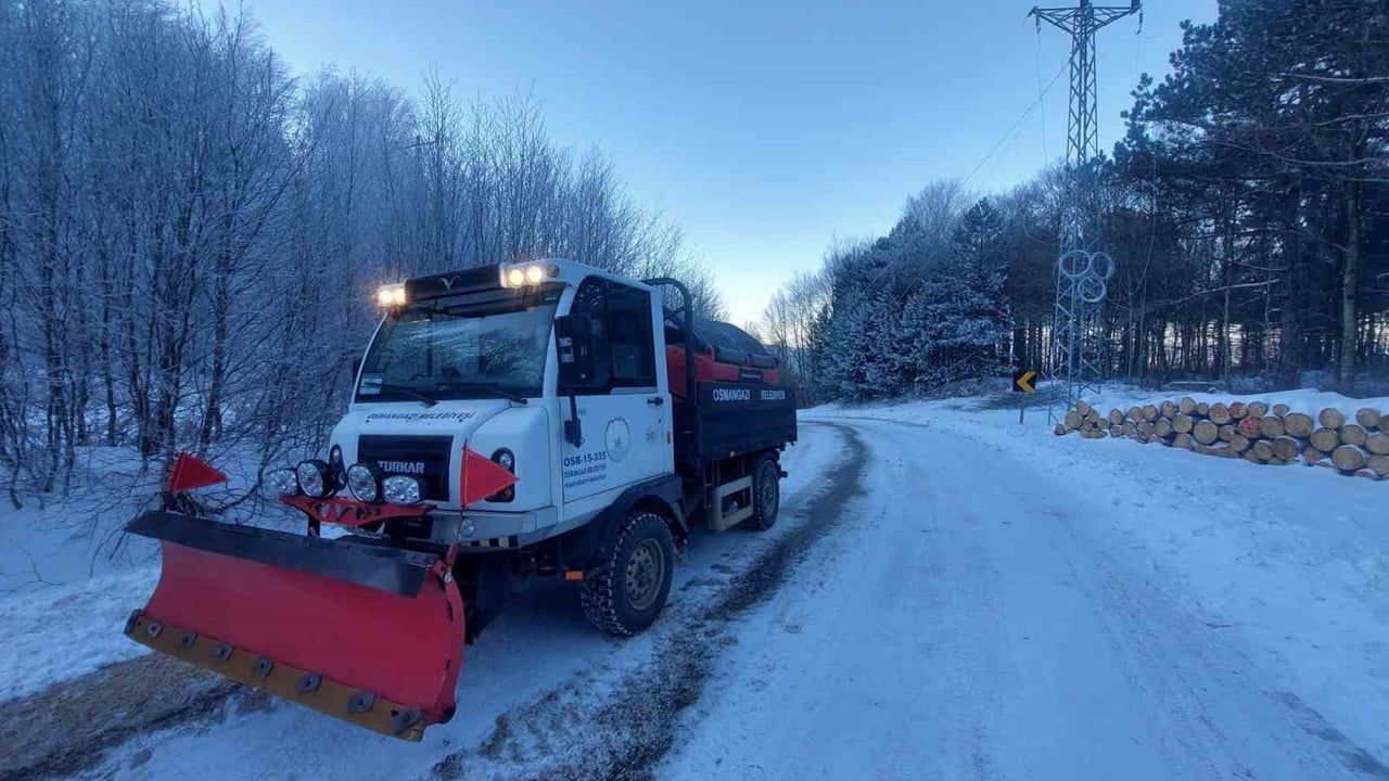 Osmangazi’de kar sonrası buzlanma önleme çalışmaları hızlandı