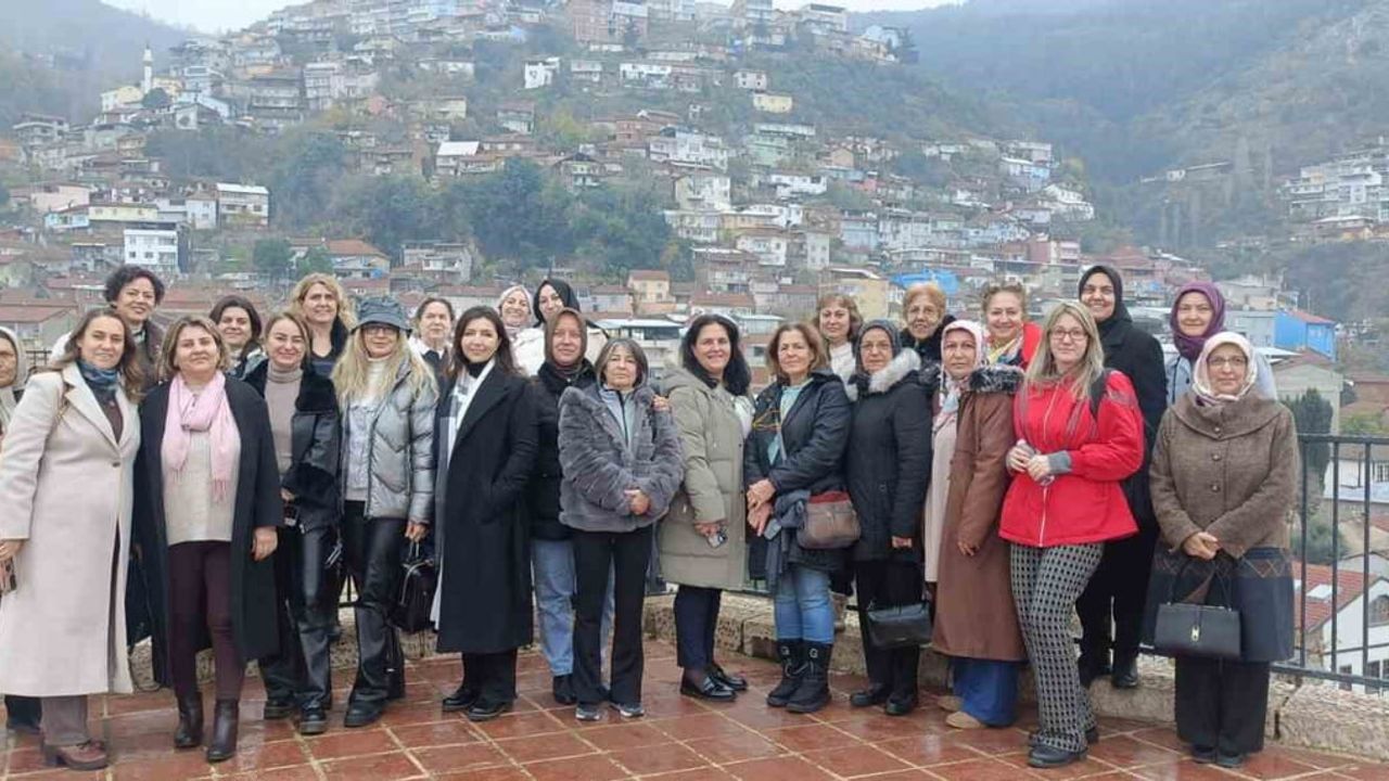Osmangazili kadınlar "Mahallem Geziyor" ile Bursa'nın değerlerini keşfetti