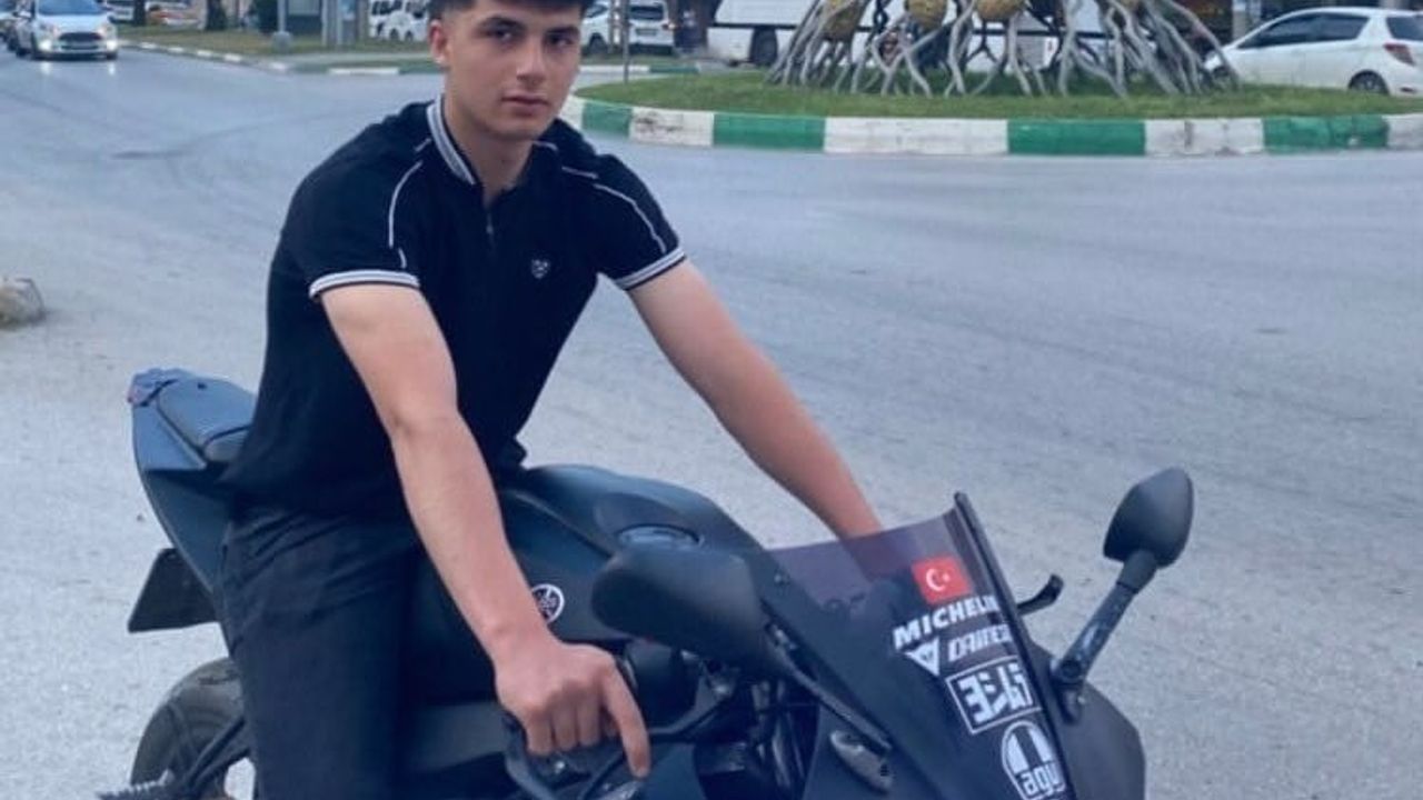 Osmaniye Asri Mezarlıkta park halindeki otomobilde 2 genç öldü