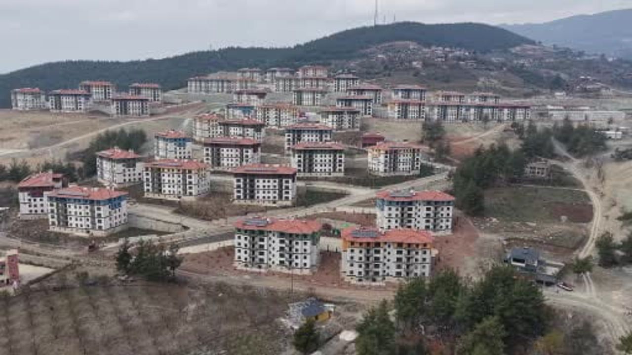 Osmaniye Bahçe’de 221 deprem konutu teslim edildi