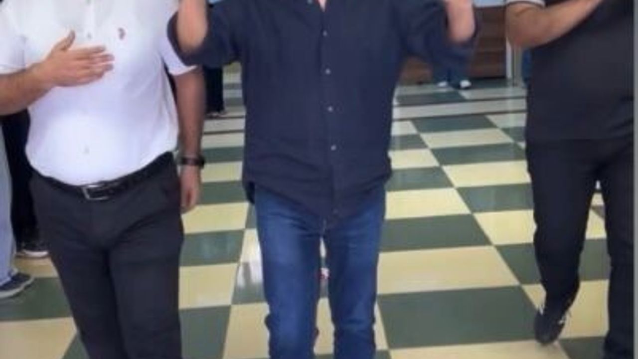 Osmaniye'de 35 yıllık öğretmen Eray Akdağ’a duygulu veda