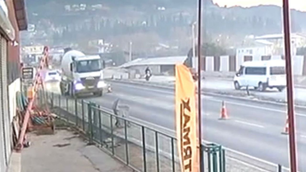 Osmaniye'de minibüs ile motosiklet çarpıştı: Sürücü ağır yaralandı