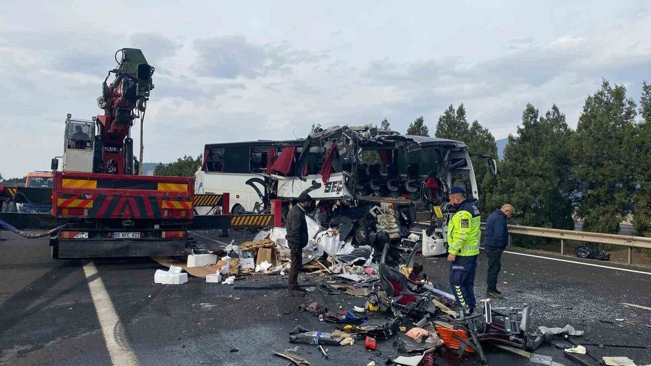 Osmaniye'deki feci otobüs-tır kazasında hayatını kaybedenler açıklandı