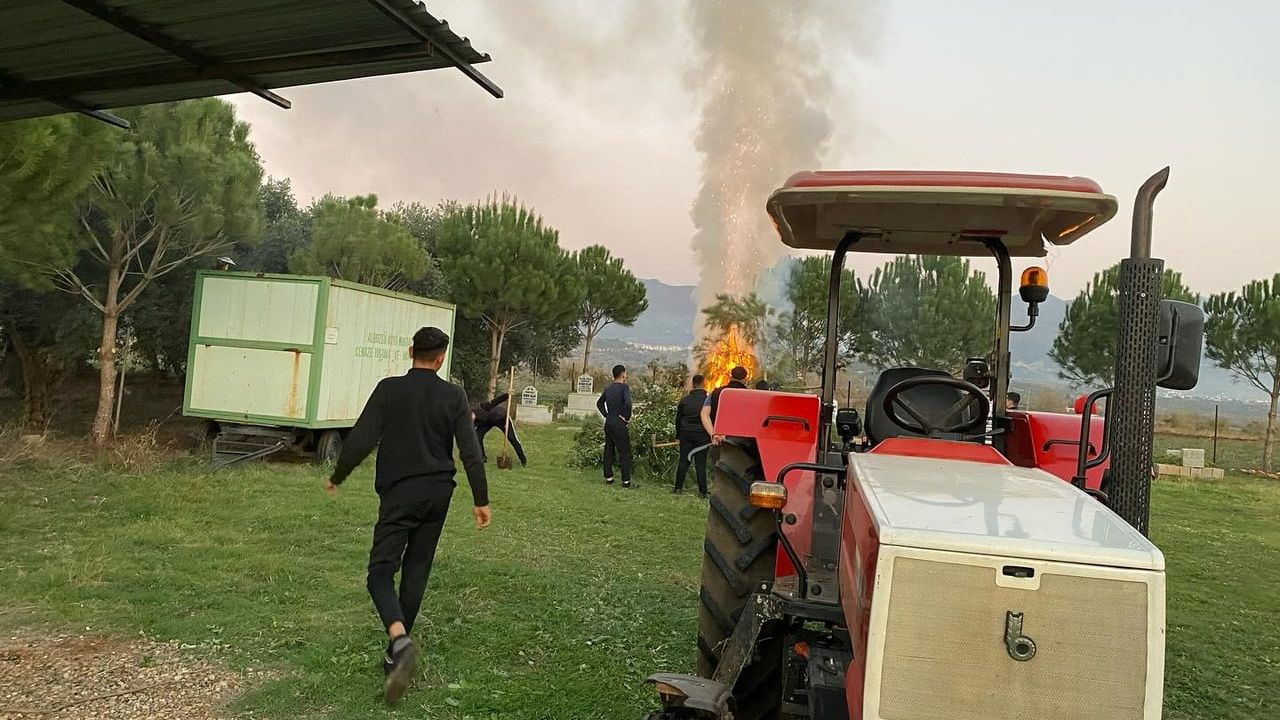 Osmaniye Düziçi'nde gençlerden vefa örneği: mezarlık temizliği ve onarım