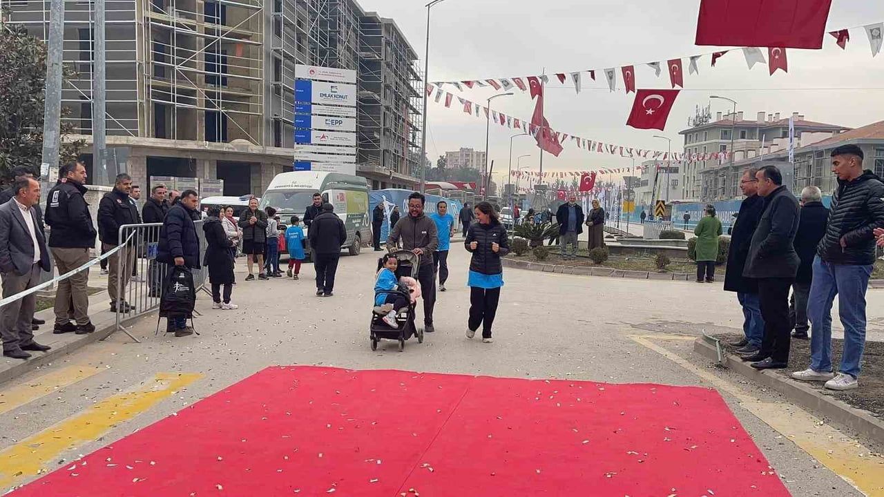 Osmaniye Uluslararası Yarı Maratonu'nda Alkanoğlu ve Çeto birinci oldu