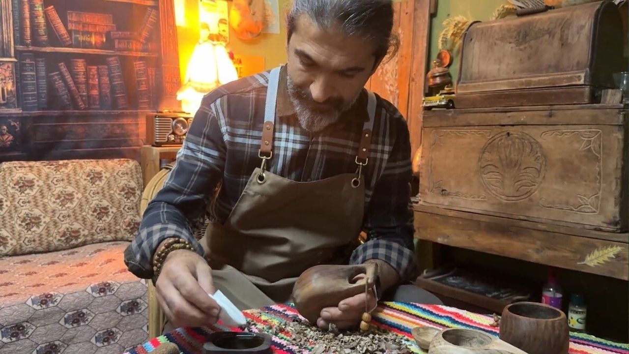 Osmaniyeli öğretmen babaevini atölyeye dönüştürdü: El yapımı kuksa üretimine başladı