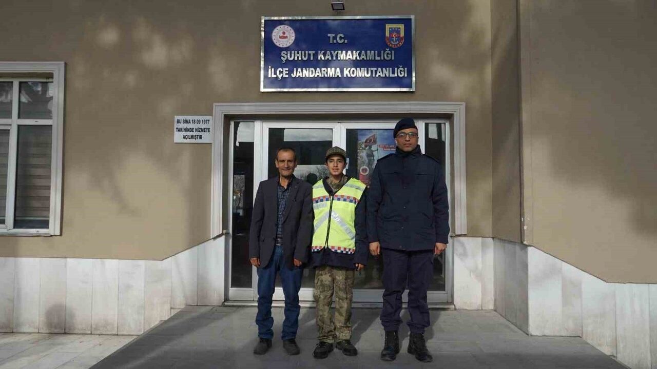 Otizmli çocuğun asker olma hayali Şuhut’ta gerçekleşti
