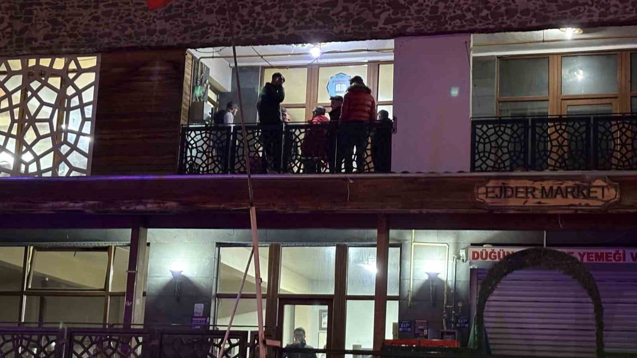 Oyun salonunda bıçaklı kavga: 1 ağır yaralı, şüpheli yakalandı