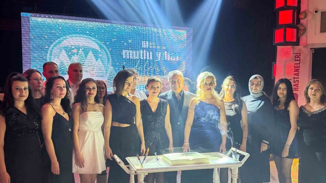 Özel Ümit Hastanesi Çalışanları Yeni Yılı Birlikte Karşıladı