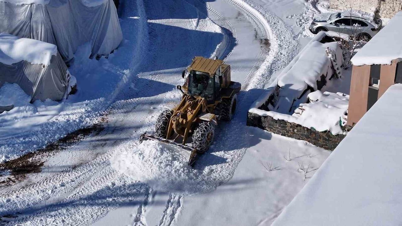 Palandöken Belediyesi karla mücadeleyi 7/24 sürdürüyor