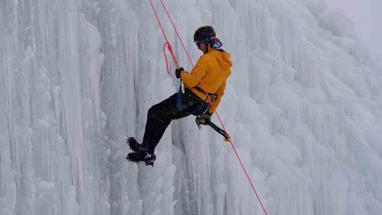 Palandöken'de Mustafa Tekin Buz Parkı: Türkiye'nin Ulaşımı Kolay İlk Yapay Buz Tırmanış Duvarı