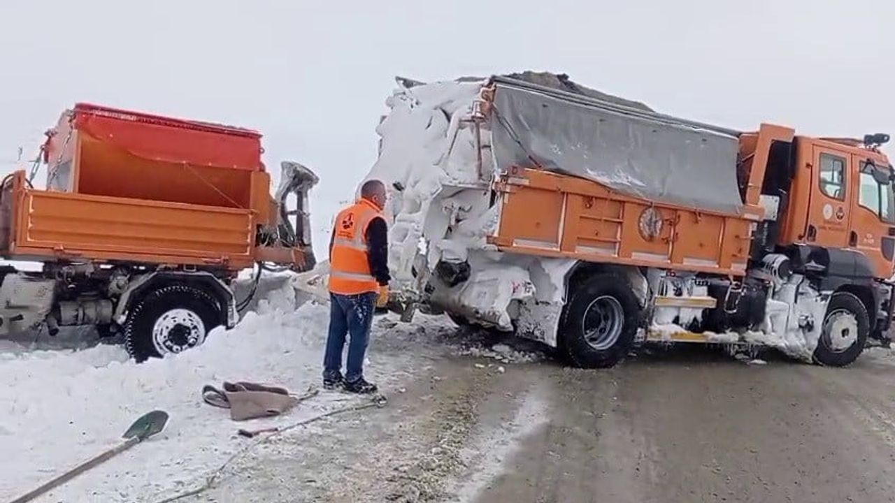 Palandöken Geçidi'nde Karla Mücadele Ekiplerinin Zorlu Mesaisi