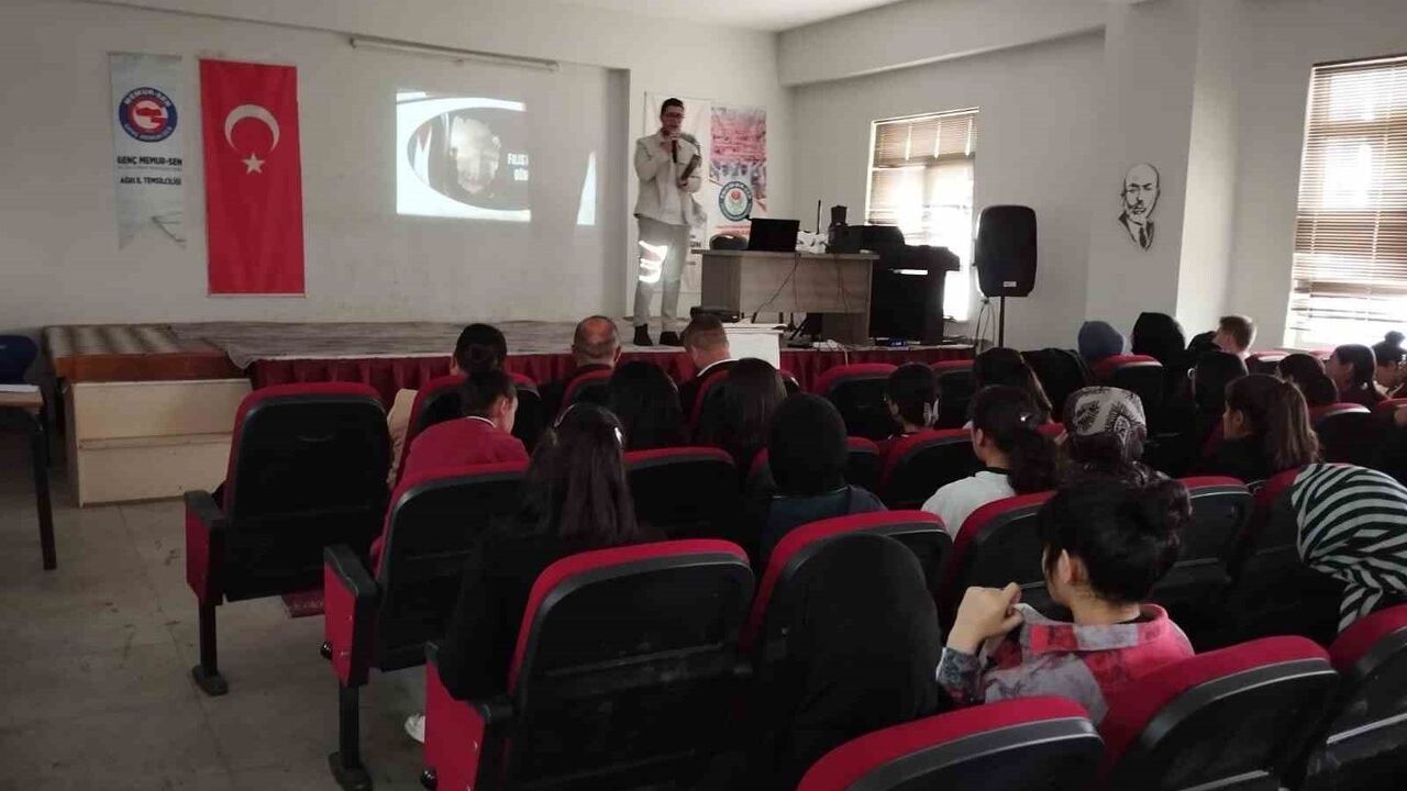 Patnos'ta 'Bir Bilenle Bilge Nesil' kitap kritikleri başladı