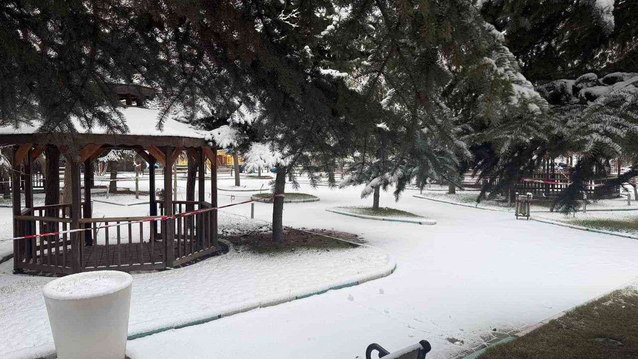 Patnos’ta Kar Etkili: İlçe Merkezinde 5 cm, Yüksek Kesimlerde 50-60 cm