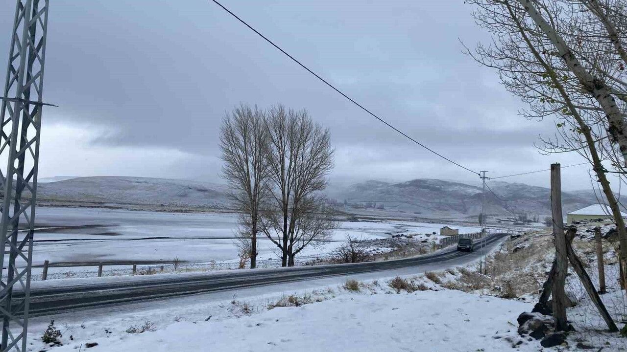 Patnos'ta mevsimin ilk karı ilçe merkezine ulaştı