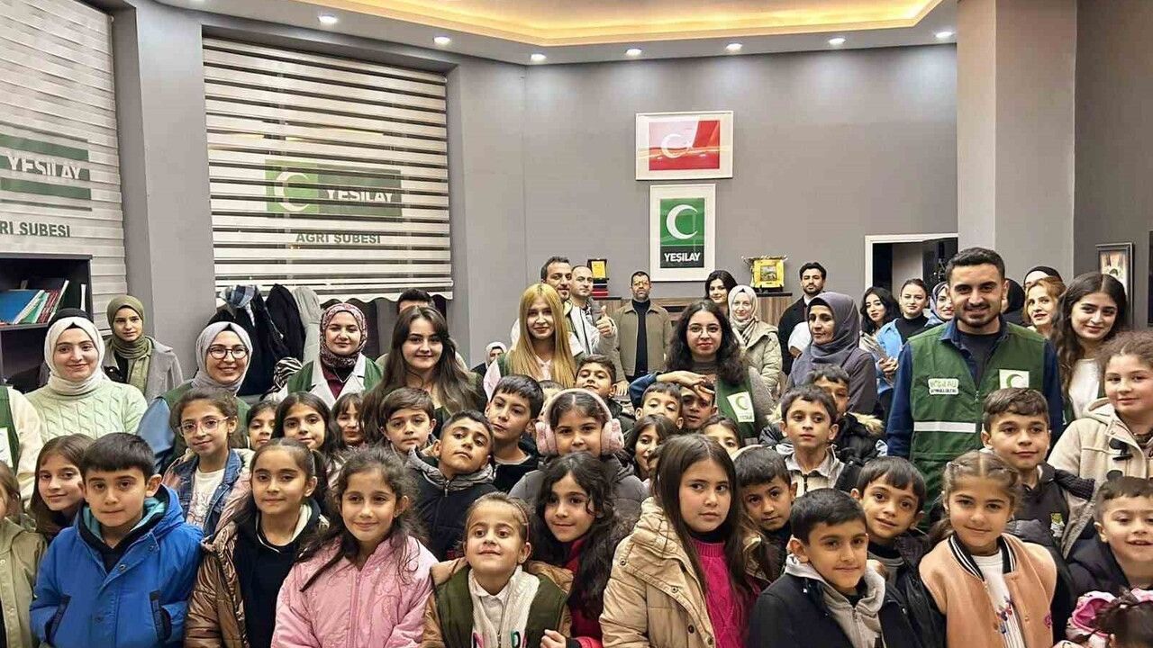 Patnoslu Öğrenciler 'Toti ile Poti' ile Tiyatro Keyfi Yaşadı