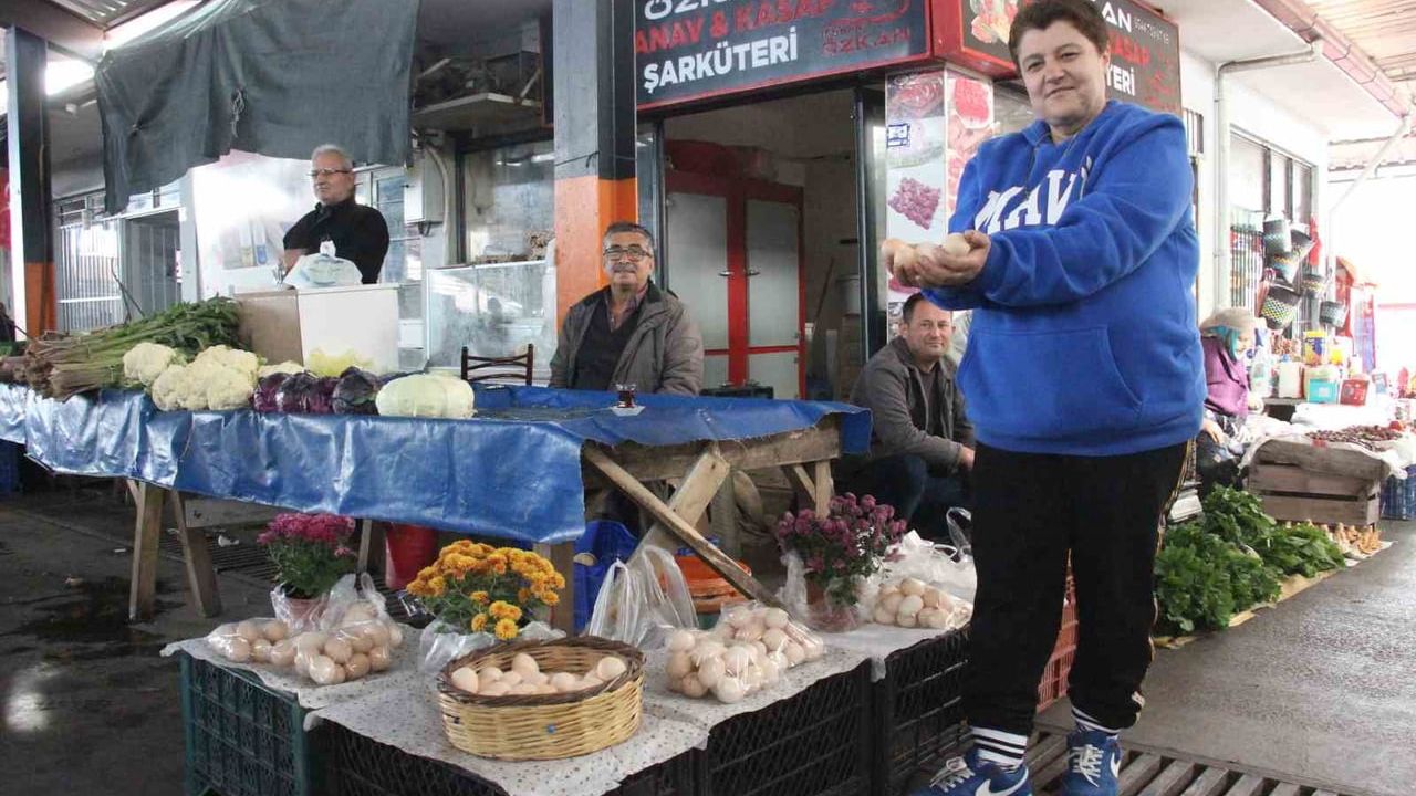 Pazarcılık Terapisi: Özcan Kuşçu'nun Bozdoğan'daki Tezgâhı