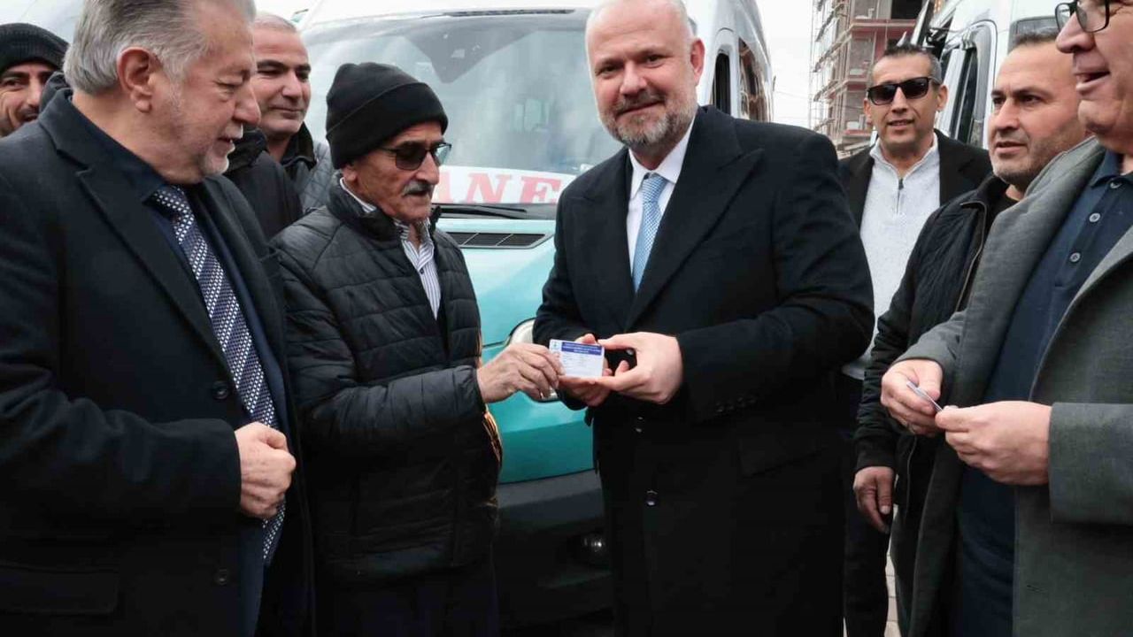 Pehlivan ilk seferi yaptı: Asarlık-Menemen dolmuşu hastaneye bağlandı