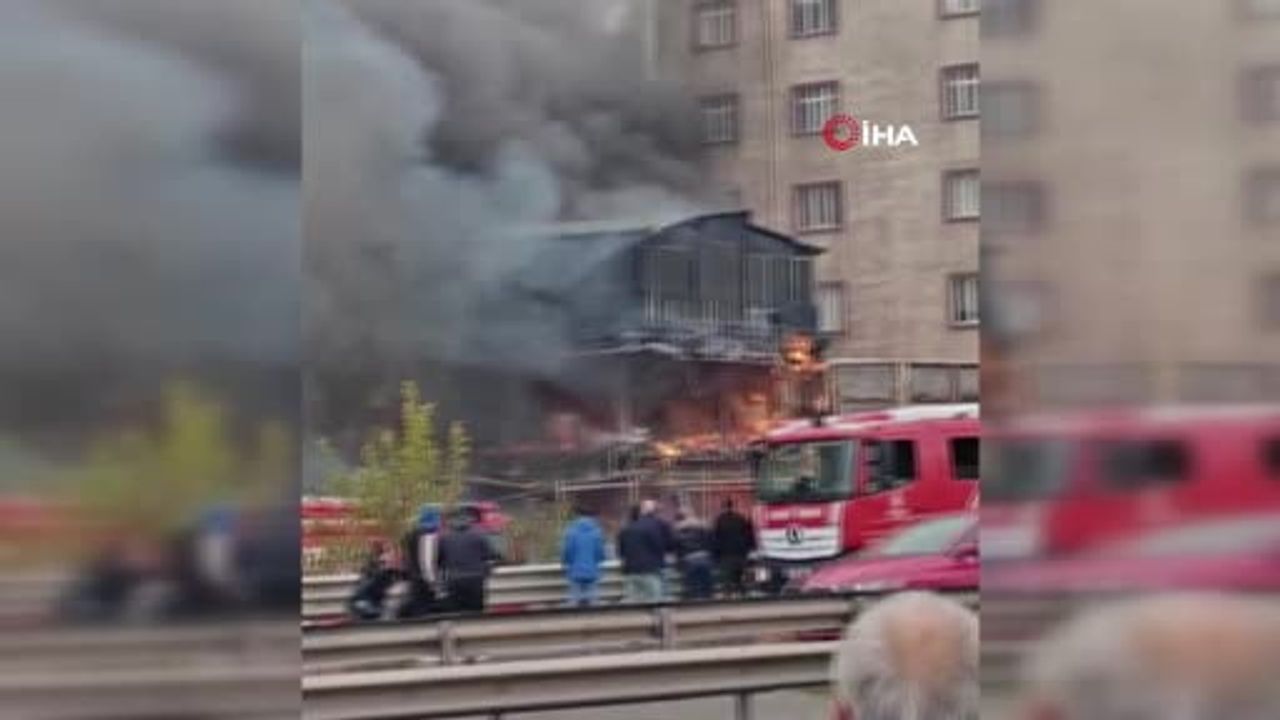 Pendik Kaynarca'da araç yangını çevreye yayıldı