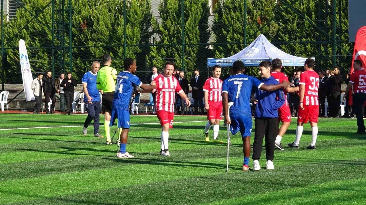 Pendik’te Dünya Engelliler Günü’nde hakim ve savcılar ampute futbolcularla karşılaştı