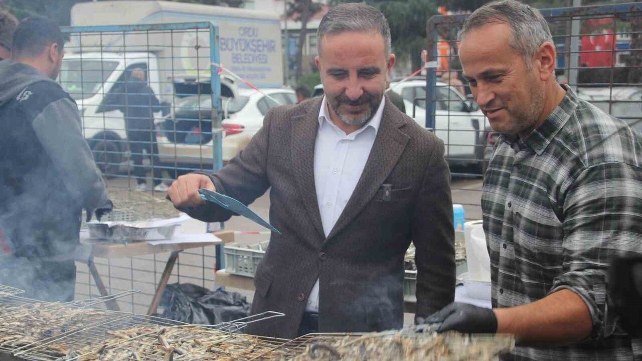 Perşembe'de 6. Hamsi Festivali: Yaklaşık 7 Ton Hamsi Tüketildi