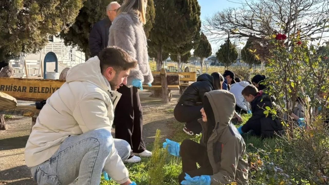 Pınarhisar'da Öğrencilerle Fidan Dikimi: Çevre Bilinci Aşılanıyor