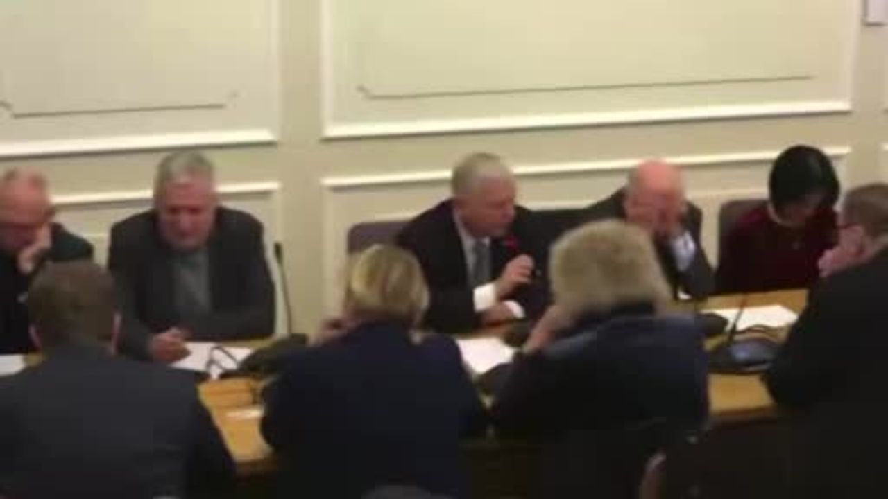 Polonyalı vekilden komisyon üyelerine hakaret: "Gerizekalılarla çalışılmak mümkün değil"