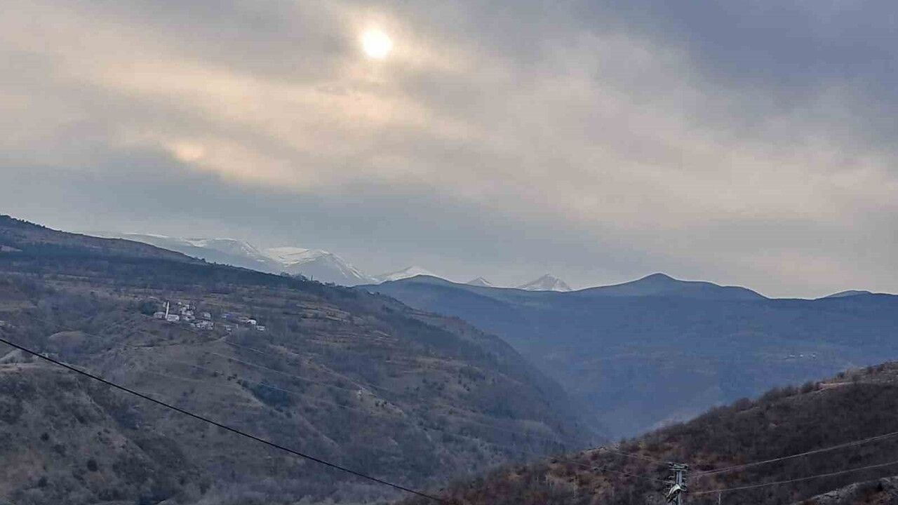 Posof Beyaza Büründü: Kar Yağışı Etkisini Sürdürdü