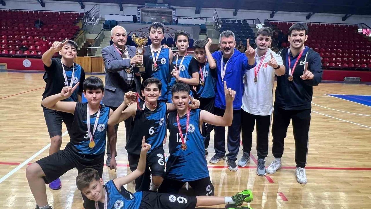 Potada Kütahya’nın Zirvesi: Zafertepe Ortaokulu Şampiyon