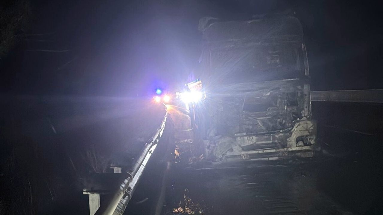 Pozantı’da yağ yüklü tankerde yangın, alevler ormana sıçradı