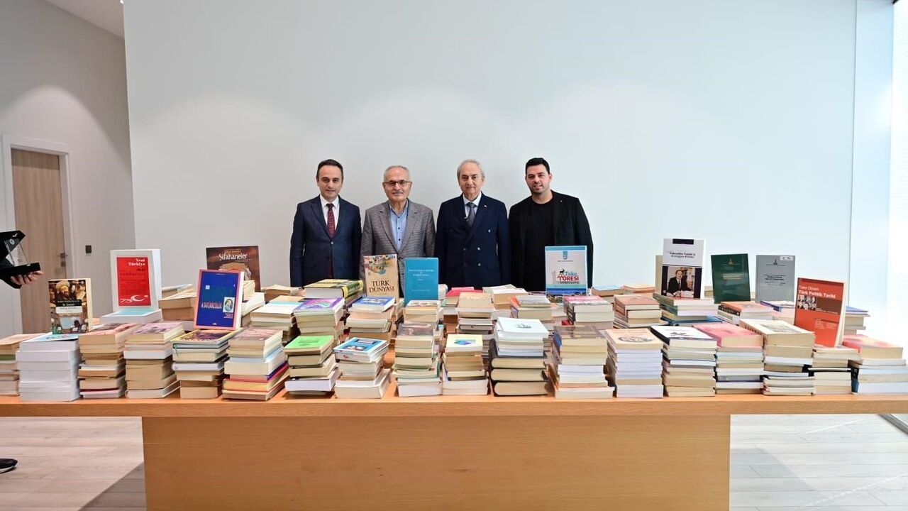 Prof. Dr. Fahrettin Tızlak’ın 2 bin kitaplık bağışı Antalya Kütüphanesi’ni güçlendirdi