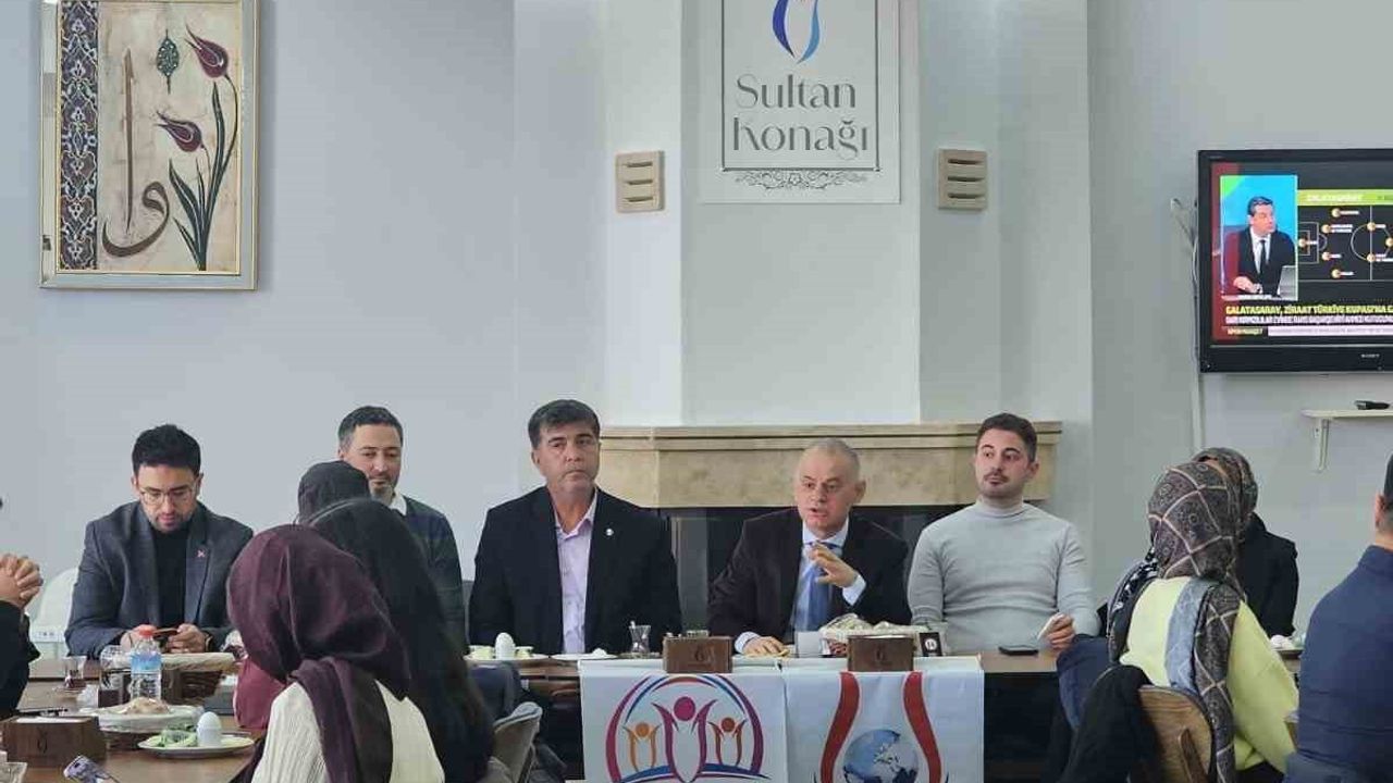 Prof. Dr. Hüseyin Aktaş Manisa'daki genç sivil toplum temsilcileriyle buluştu