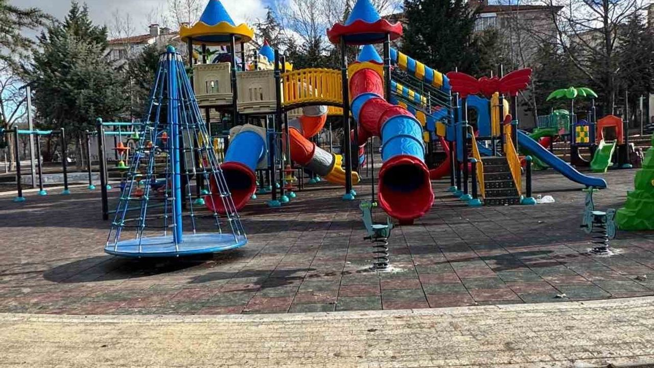 Pursaklar'da Turgut Özal Parkı yenilenen yüzüyle açıldı