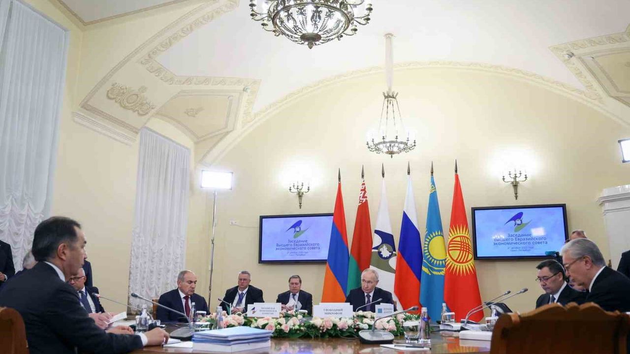 Putin: AEB çok kutuplu dünyada bağımsız ve kendine yeten merkezlerden biri olarak konumlandı