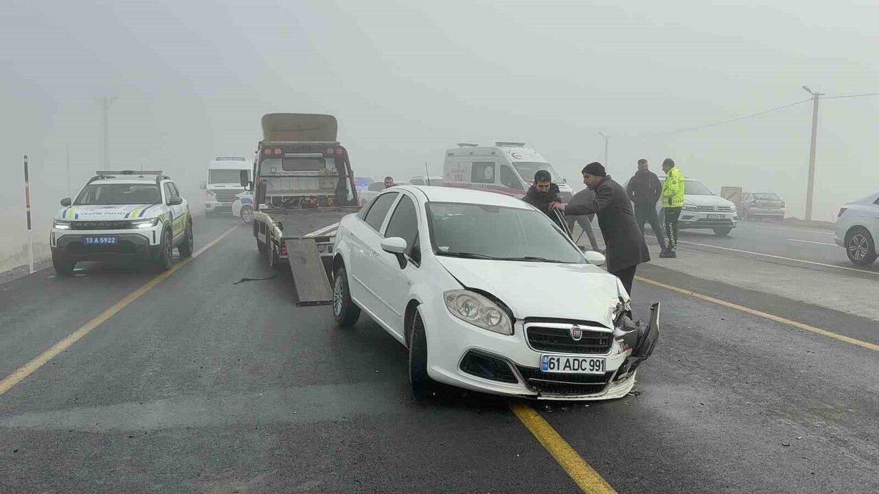Rahva'da yoğun sis nedeniyle dört araçlı zincirleme kaza