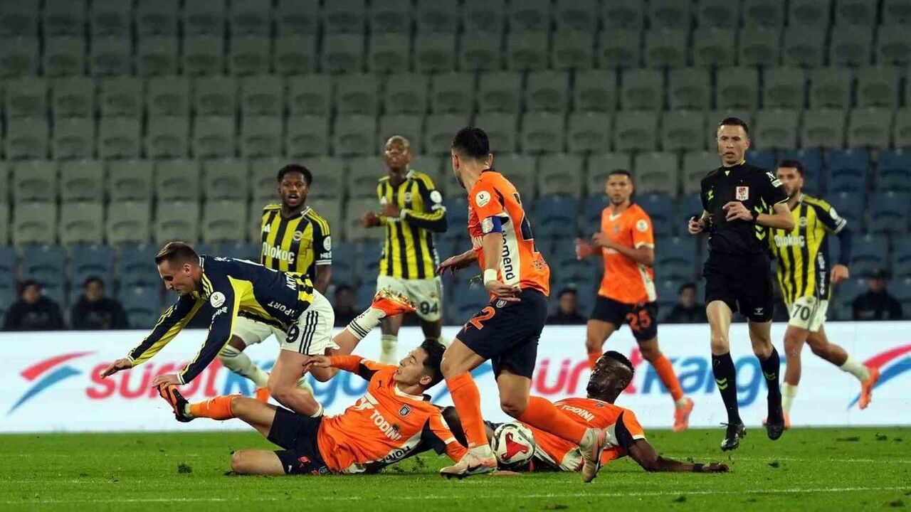 RAMS Başakşehir 0-0 Fenerbahçe — İlk Yarı Özeti