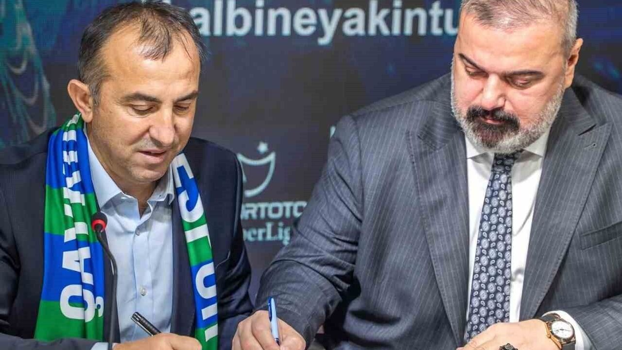 Recep Uçar Çaykur Rizespor ile 1.5 yıllık sözleşme imzaladı