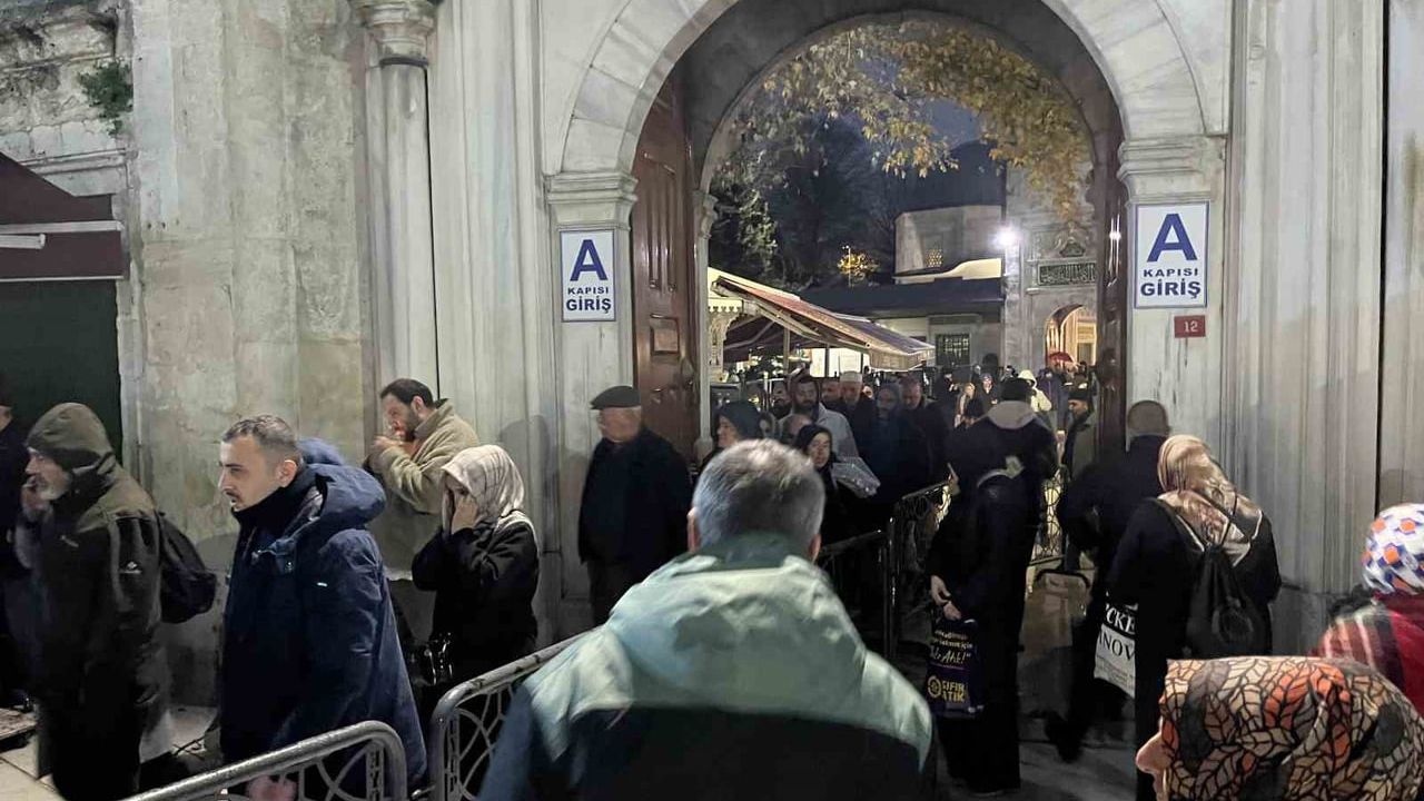 Regaip Kandili'nde Eyüpsultan Camii'ne yoğun ziyaret