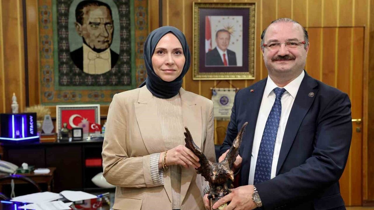 Rektör Hacımüftüoğlu, TÜBA-GEBİP ödüllü Prof. Dr. Rabia Meryem Yılmaz’ı ağırladı