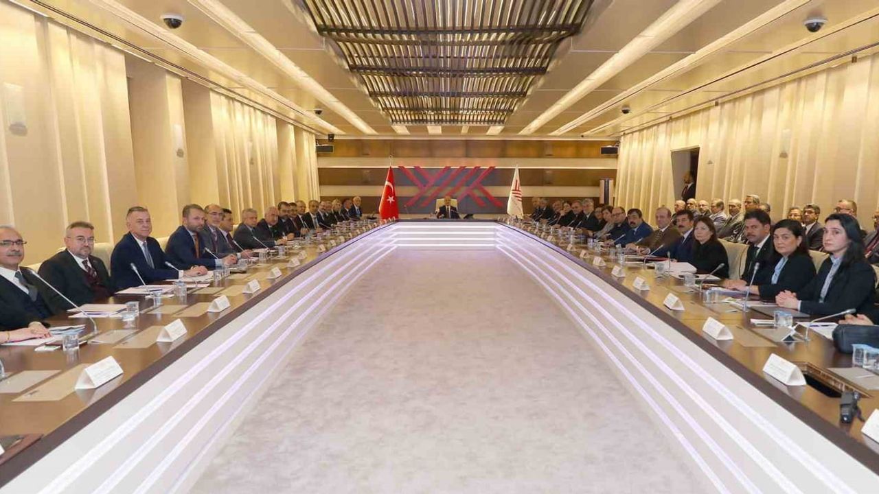 Rektör Hacımüftüoğlu, YÖK toplantısında afiliye üniversitelerin tıp eğitimi ve sağlık hizmetlerini değerlendirdi