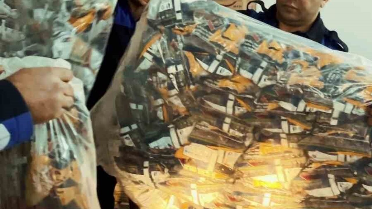 Reyhanlı'da 2 ton son kullanma tarihi geçmiş atıştırmalık imha edildi