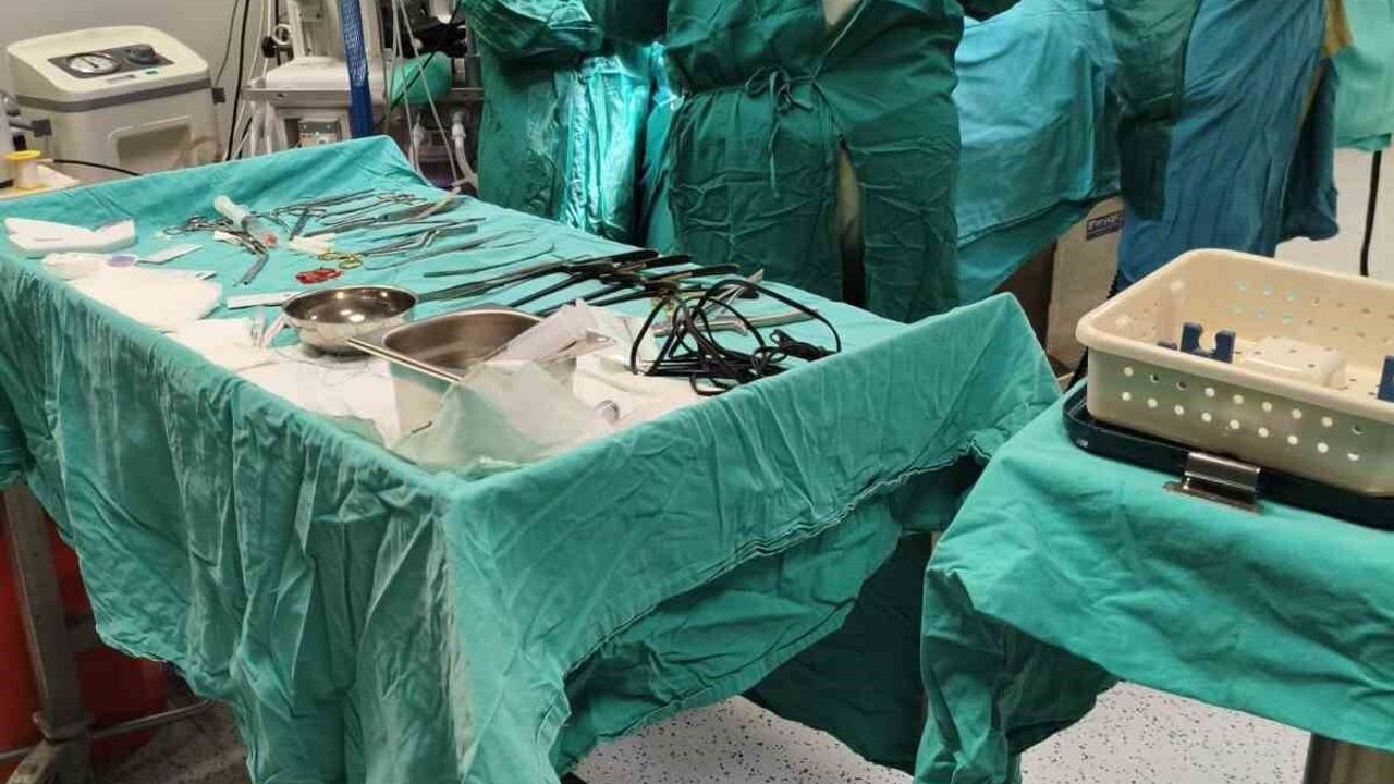 Reyhanlı'da dayısı tarafından gömülen 10 yaşındaki Amir'in ameliyatı başarılı, baba arama kurtarma görevlisini öptü