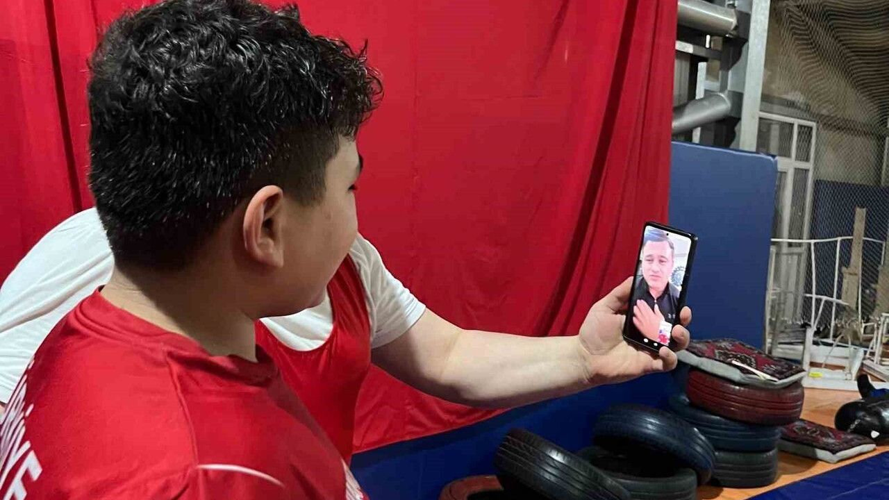 Rıza Kayaalp'ten Vezirköprülü güreşçilere moral