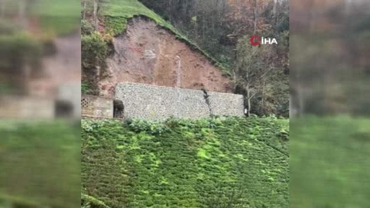 Rize Ardeşen'de sağanak sonrası toprak kayması cep telefonuna yansıdı