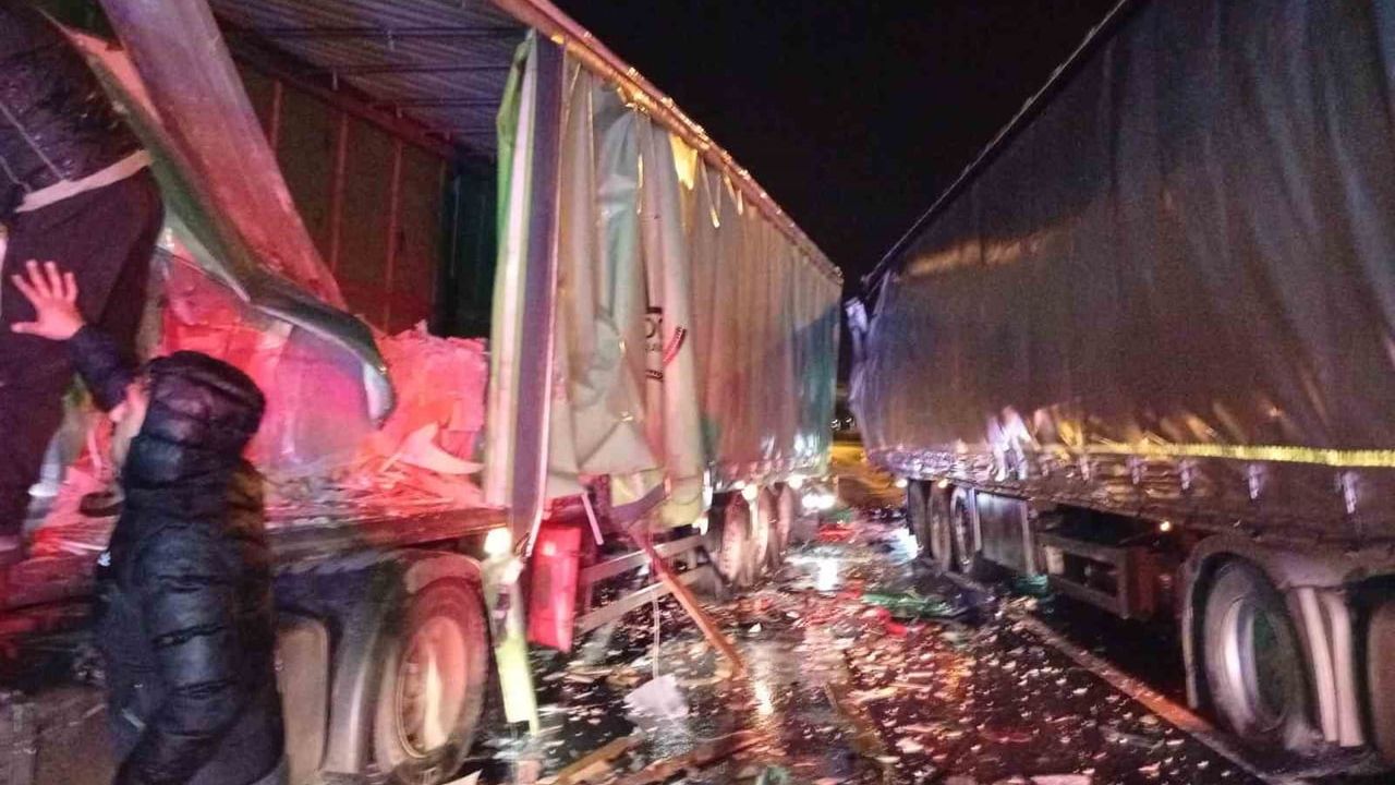 Rize Pazar'da tır kazası: sürücü AFAD tarafından kurtarıldı